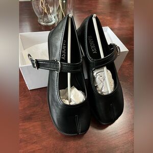 NWT Tabi Raboesy Flats